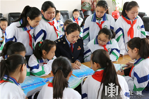 黑龍江鶴崗:學生變身納稅人體驗便捷與高效